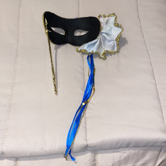 💙NWOT Venetian Masquerade Mask w/handle - Picture 4 of 8